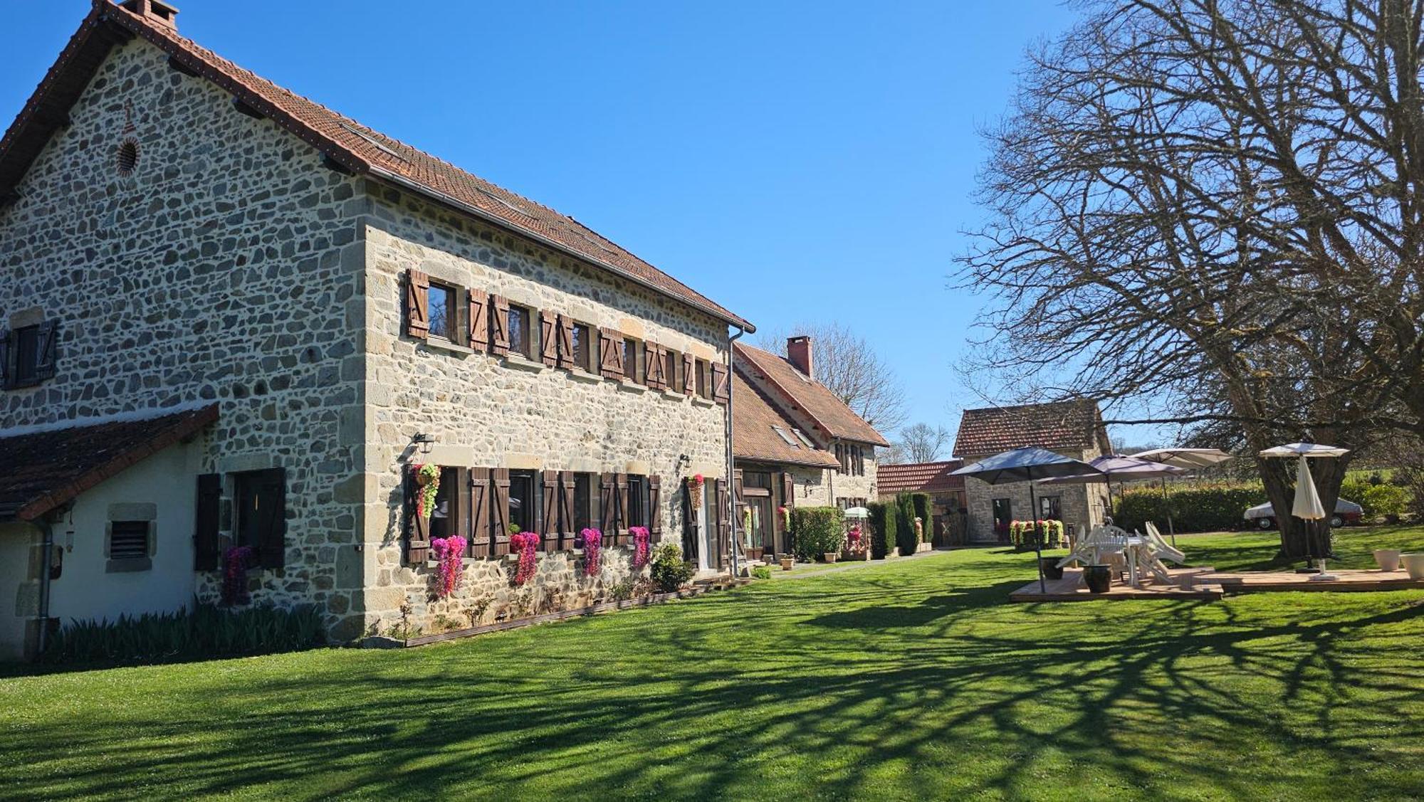 A L'Oree Du Parc Saint-Priest-des-Champs Exterior foto